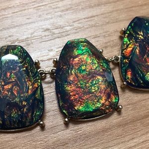 Light changing statement necklace